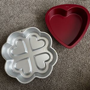Set Of 2 Wilton Cake Heart Shaped Cake Cookie Mold Pans 8"x 9" & 11.5" x 11.5'
